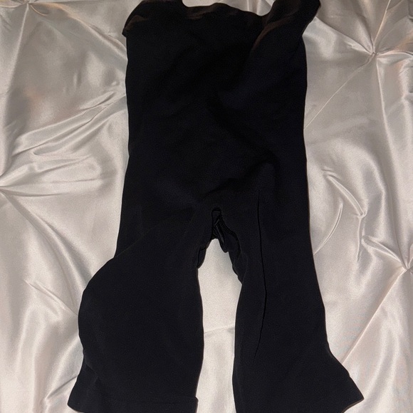 SKIMS Pants - SKIMS Sculpting Shorts